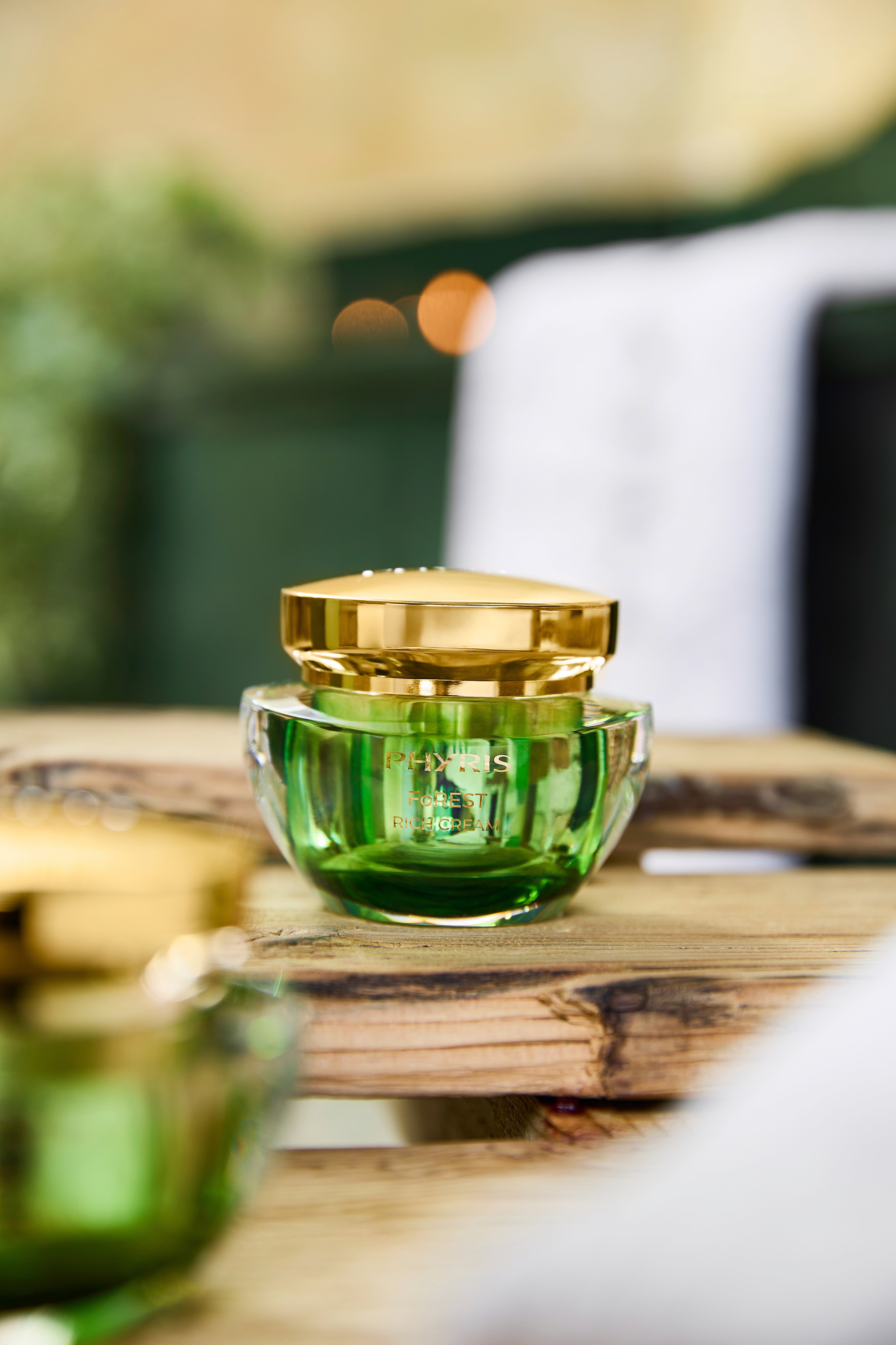 FOREST
RICH CREAM
Regeneration. Protection. Glow